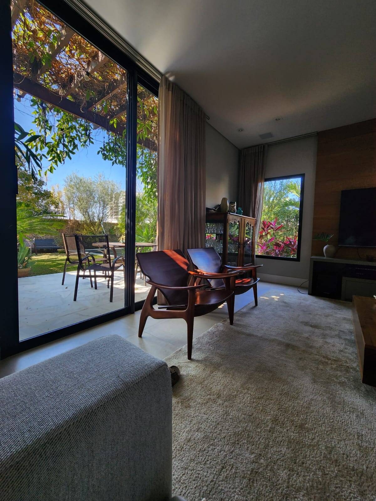 Casa de Esquina a Venda no Condomínio Residencial Monte Carlo com 3 Suítes