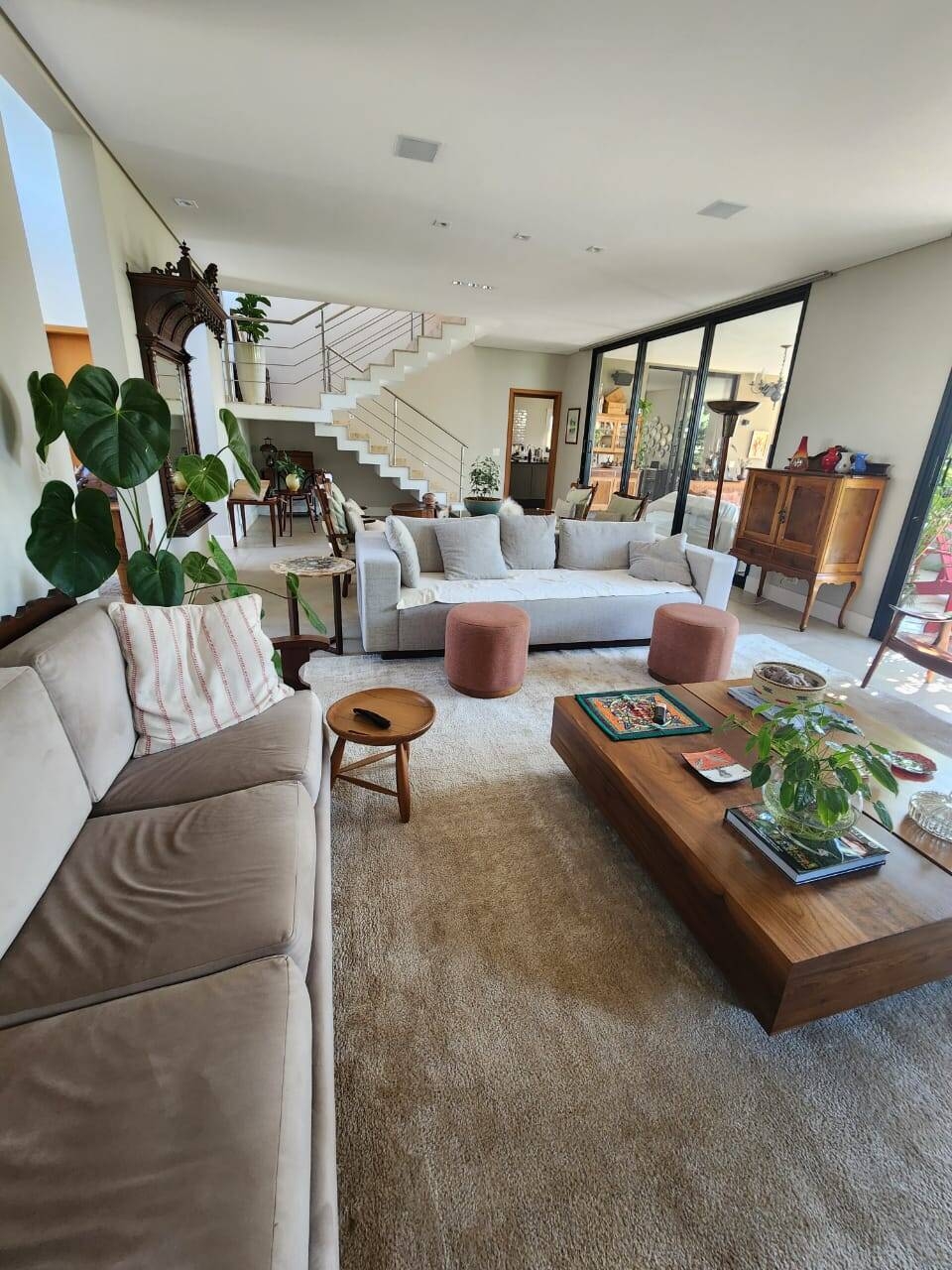 Casa de Esquina a Venda no Condomínio Residencial Monte Carlo com 3 Suítes