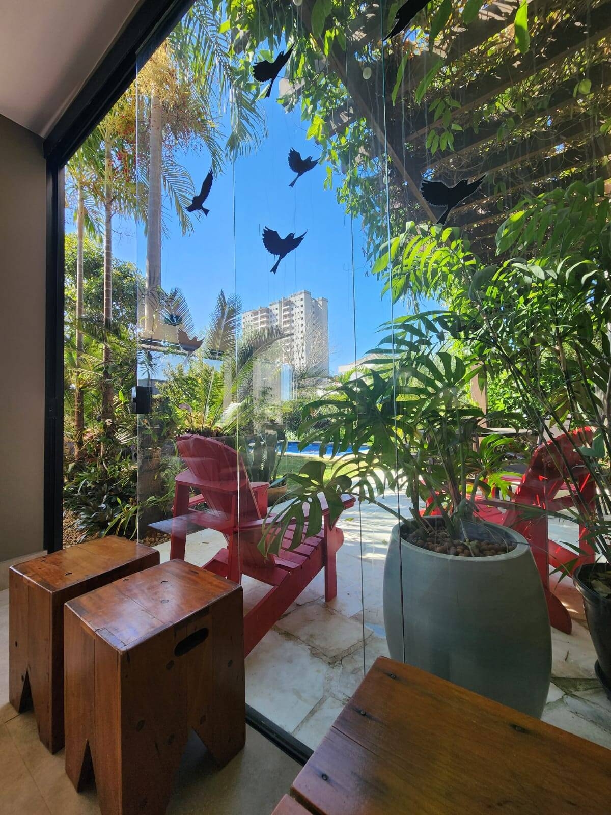 Casa de Esquina a Venda no Condomínio Residencial Monte Carlo com 3 Suítes