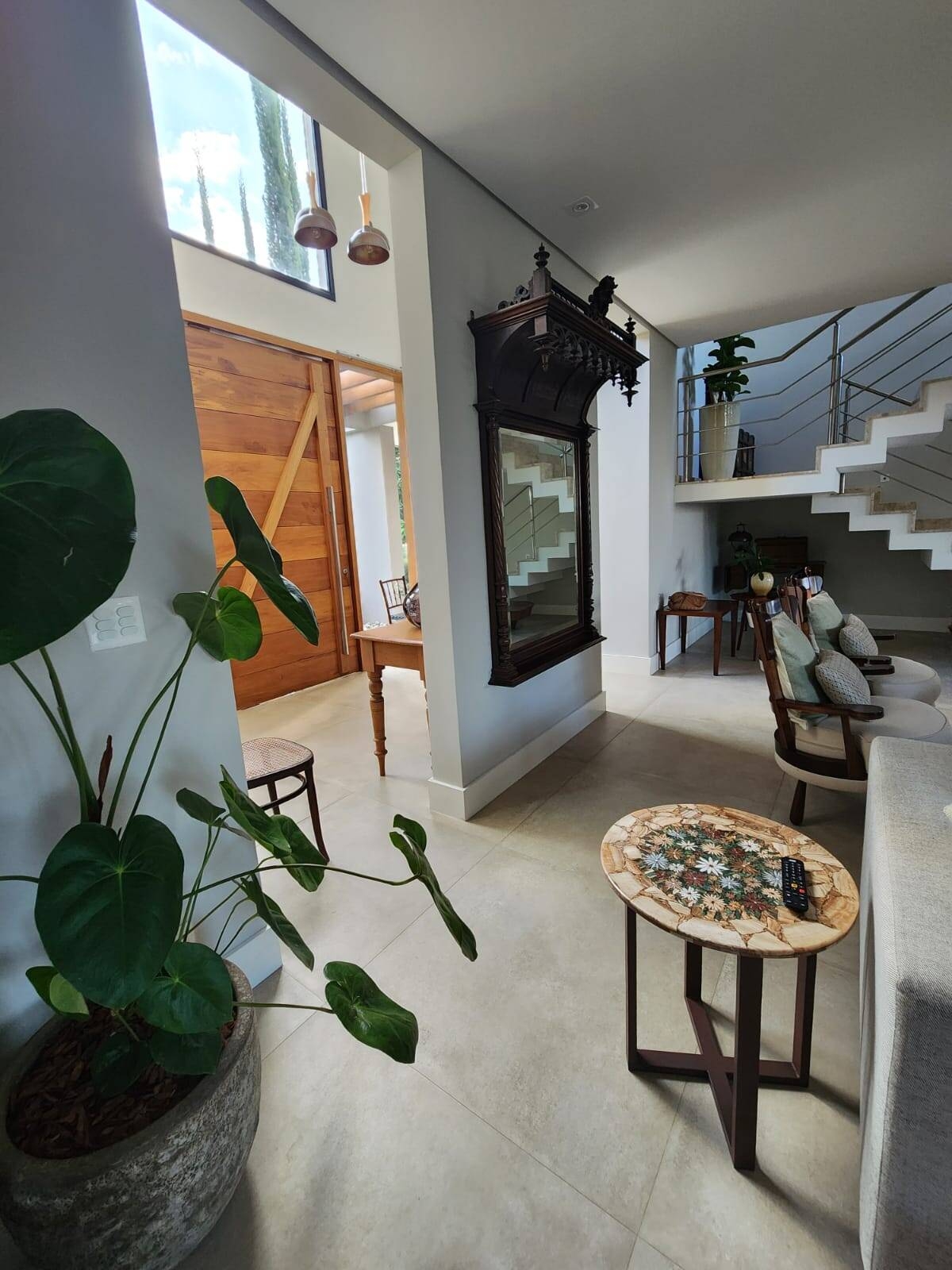 Casa de Esquina a Venda no Condomínio Residencial Monte Carlo com 3 Suítes