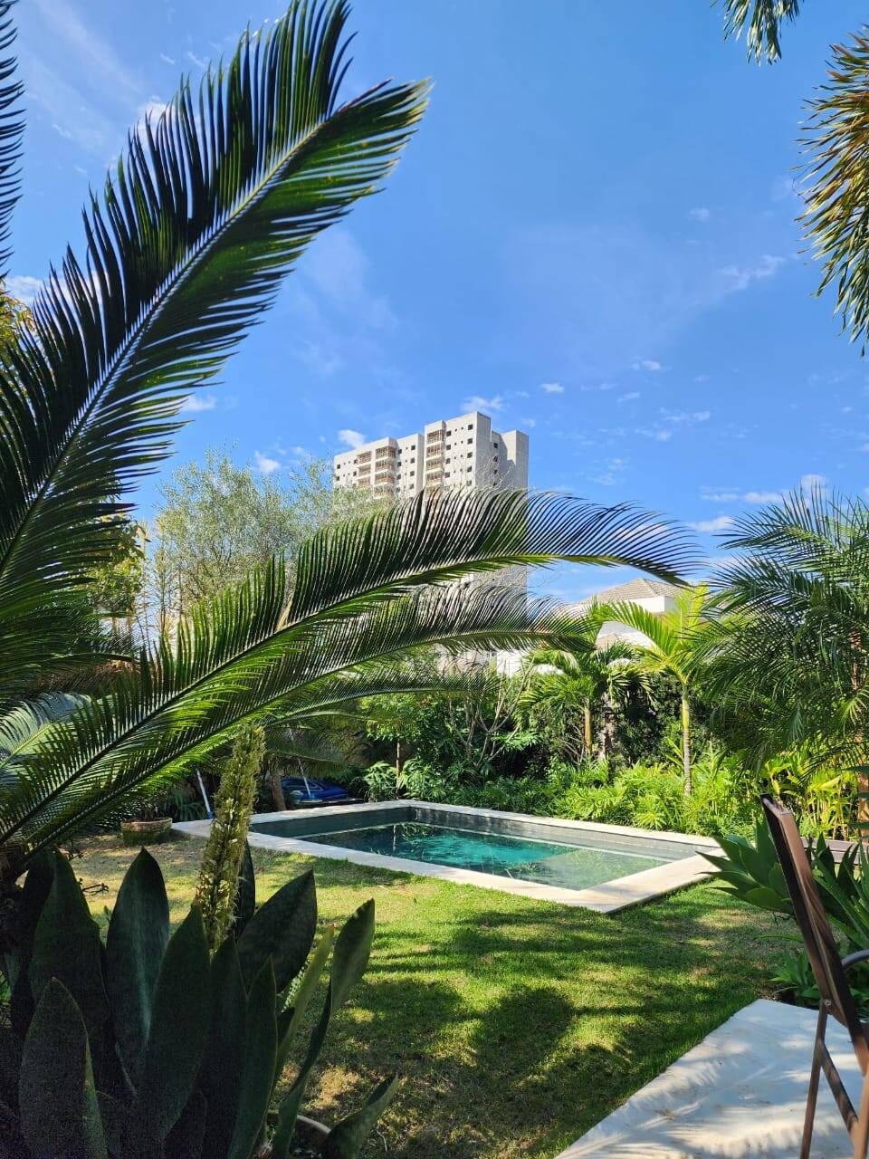 Casa de Esquina a Venda no Condomínio Residencial Monte Carlo com 3 Suítes