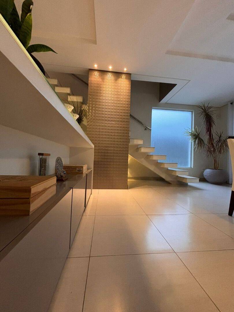 Sobrado com 4 dormitórios à venda, 323 m² - Jardim Altos de Santana II - Jacareí/SP