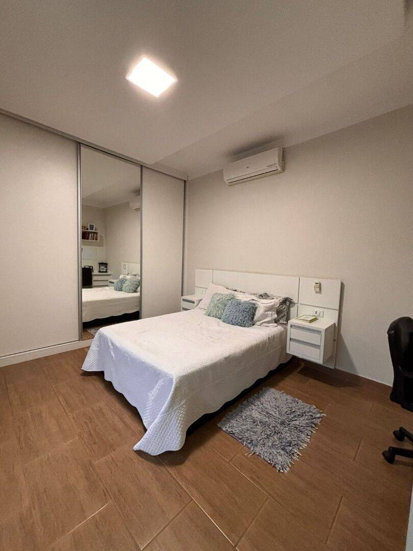 Sobrado com 4 dormitórios à venda, 323 m² - Jardim Altos de Santana II - Jacareí/SP