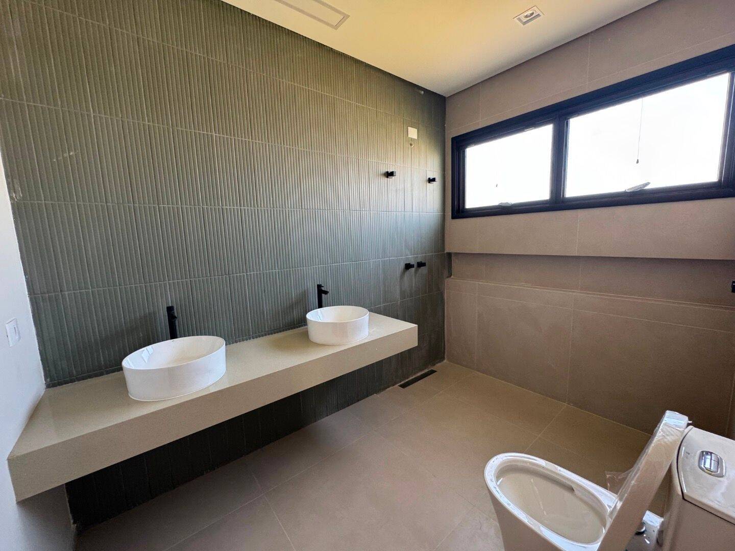 Sobrado com 4 dormitórios à venda, 240 m² por R$ 1.800.000,00 - Recanto dos Eucaliptos - São José dos Campos/SP