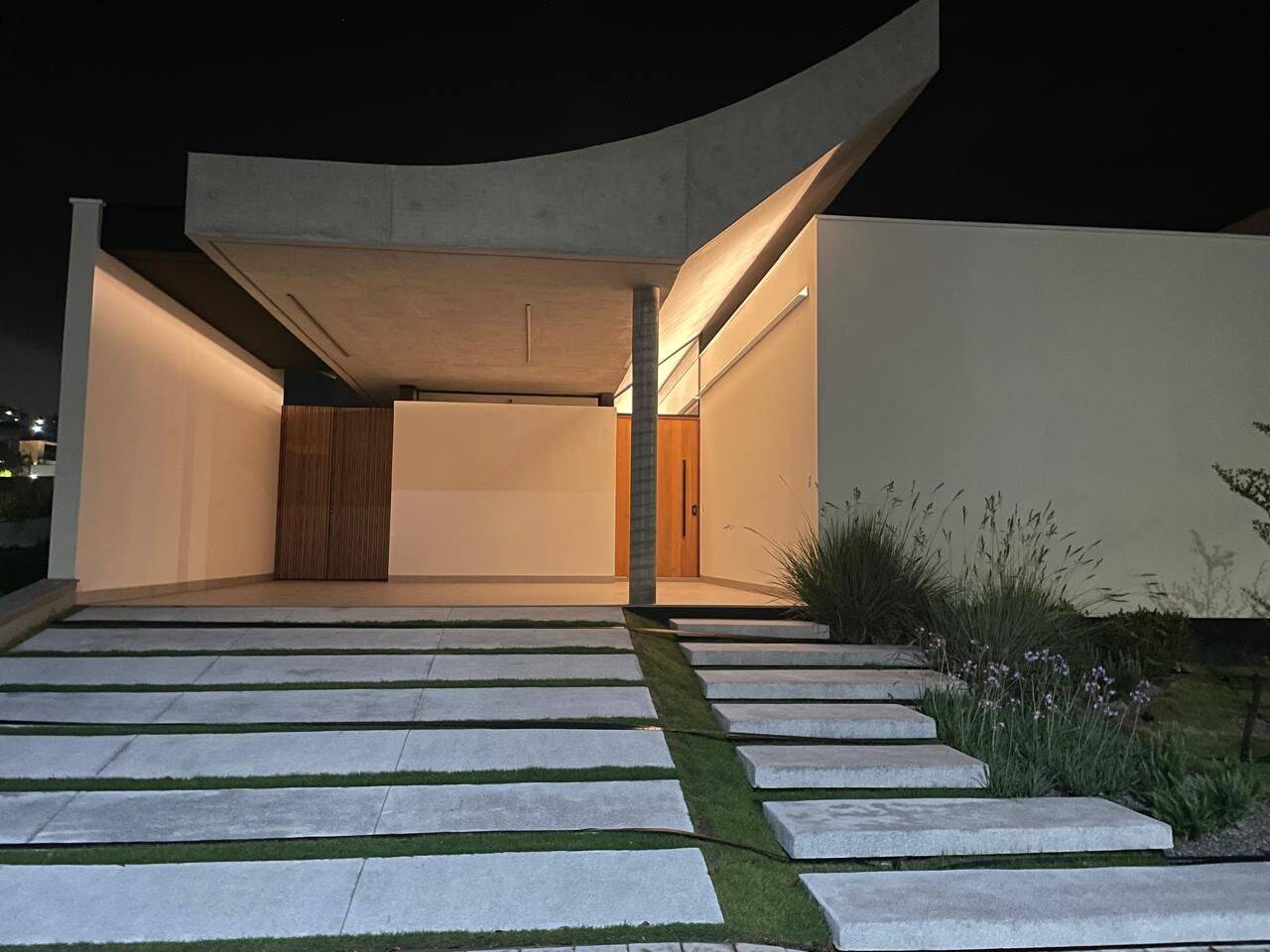 Casa com 3 dormitórios à venda, 239 m² por R$ 2.500.000,00 - Condomínio Residencial Monte Carlo - São José dos Campos/SP