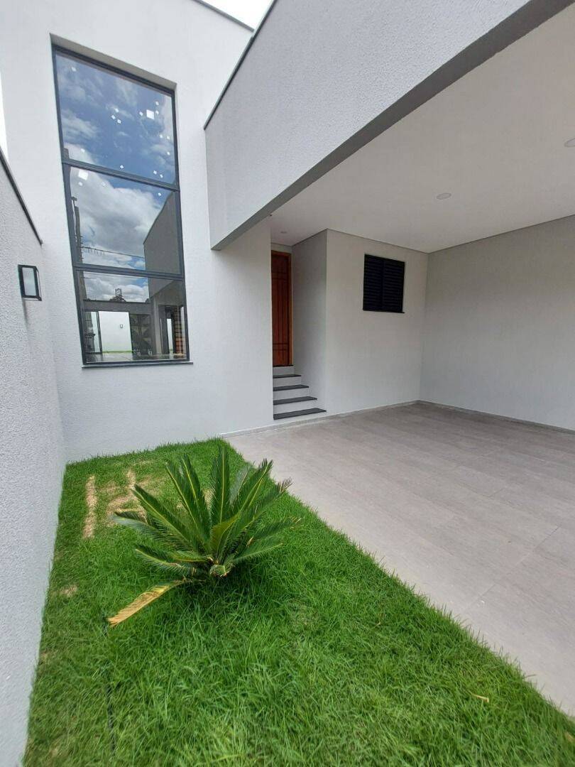 Casa com 3 dormitórios à venda, 134 m² por R$ 735.000 - Portal dos Pássaros - São José dos Campos/SP