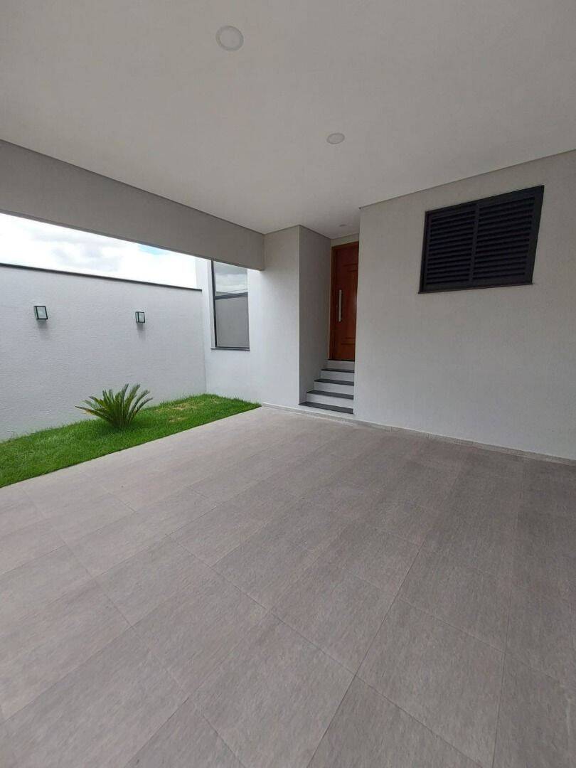 Casa com 3 dormitórios à venda, 134 m² por R$ 735.000 - Portal dos Pássaros - São José dos Campos/SP