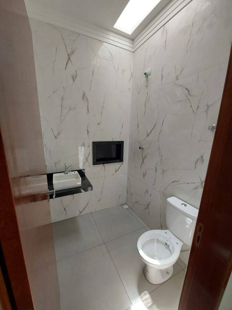 Casa com 3 dormitórios à venda, 134 m² por R$ 735.000 - Portal dos Pássaros - São José dos Campos/SP