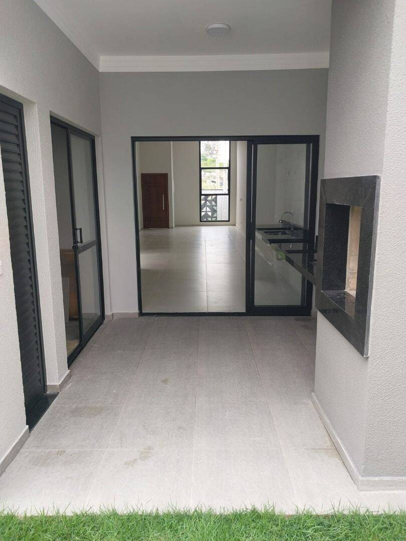 Casa com 3 dormitórios à venda, 134 m² por R$ 735.000 - Portal dos Pássaros - São José dos Campos/SP