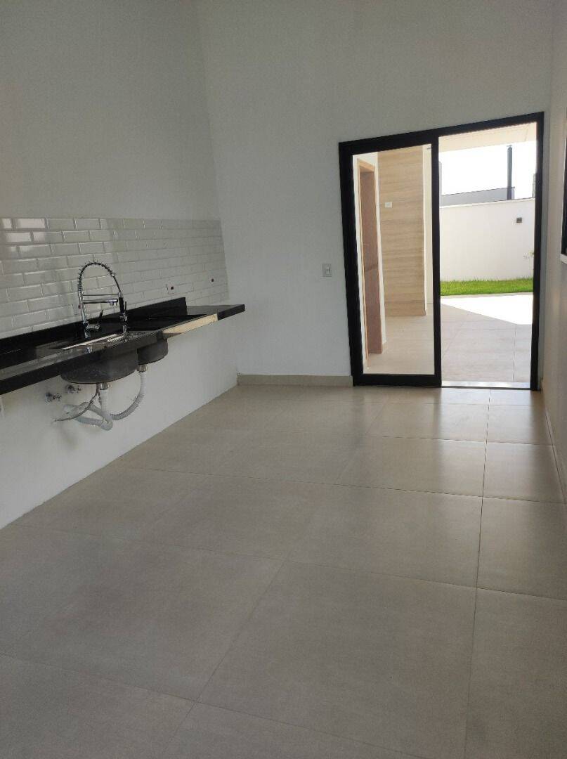 Casa com 3 dormitórios à venda, 135 m² por R$ 950.000 - Residencial Malibu - Caçapava/SP