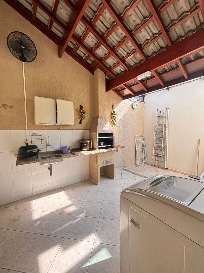 Sobrado com 4 dormitórios à venda, 175 m² por R$ 790.000,00 - Jardim das Indústrias - São José dos Campos/SP