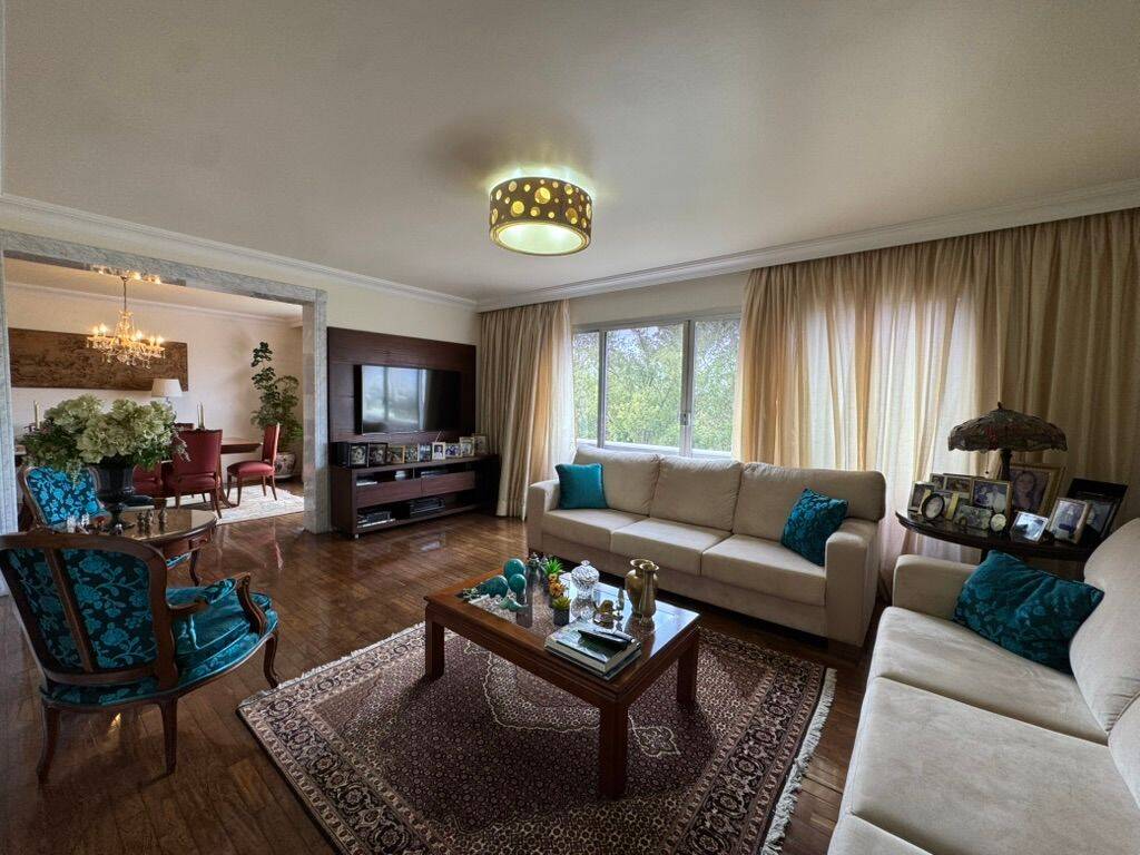 Apartamento 4 Dormitórios no Edifício May Flower – 243 m²