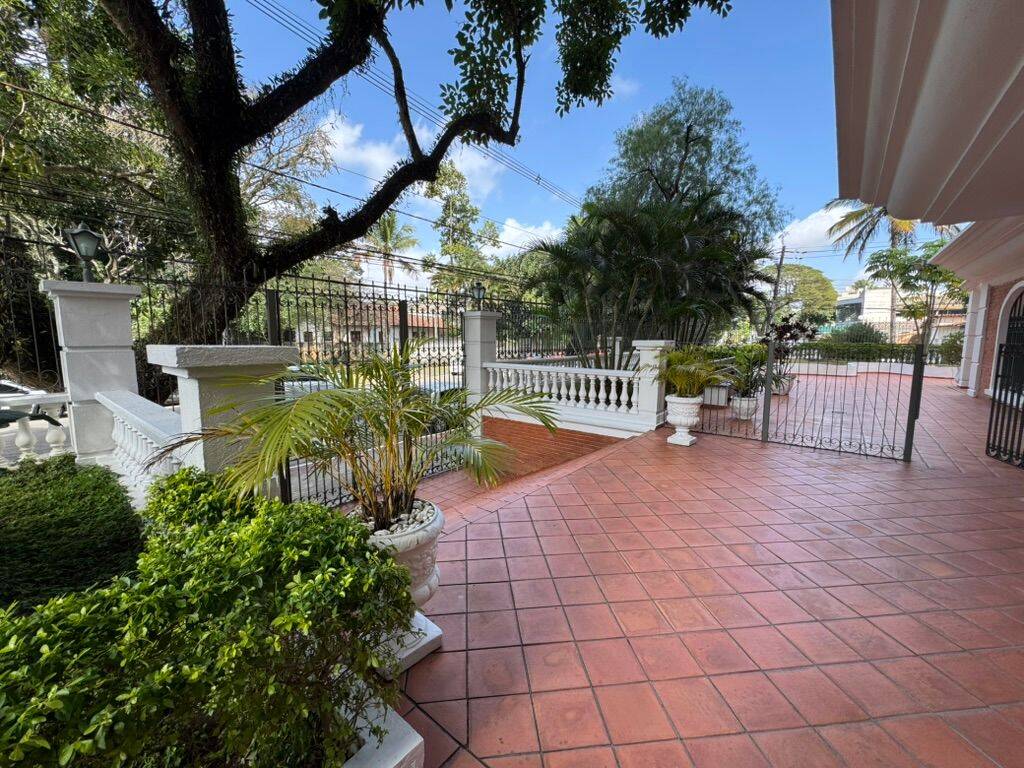 EXCLUSIVIDADE - Apartamento à venda Edifício May Flower – 243 m²