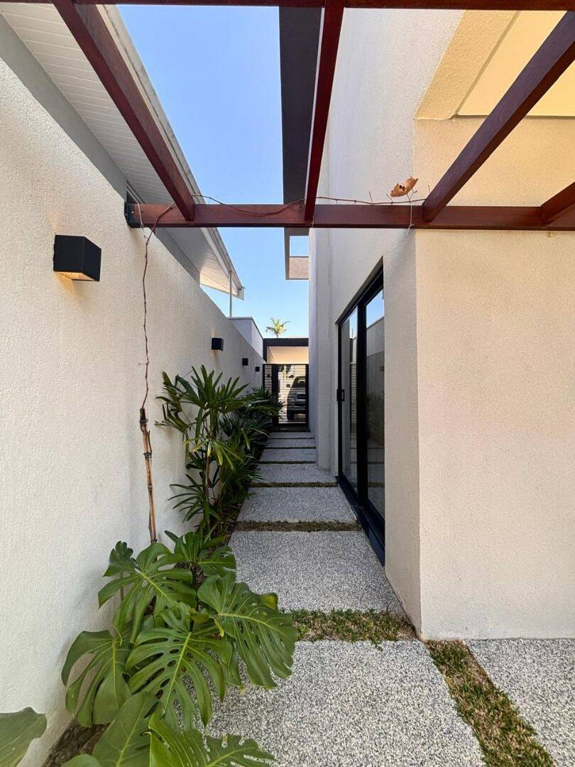 Sobrado com 4 suítes à venda- Jardim das Colinas - São José dos Campos/SP