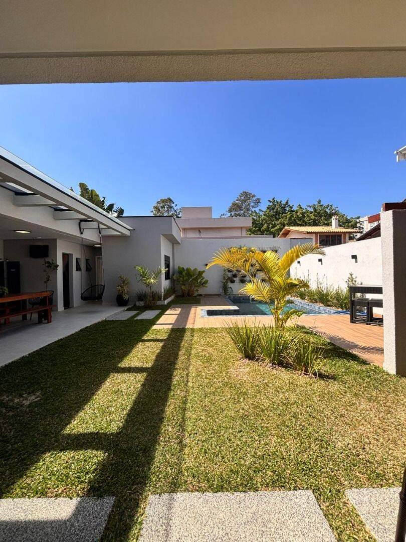 Sobrado com 4 suítes à venda- Jardim das Colinas - São José dos Campos/SP