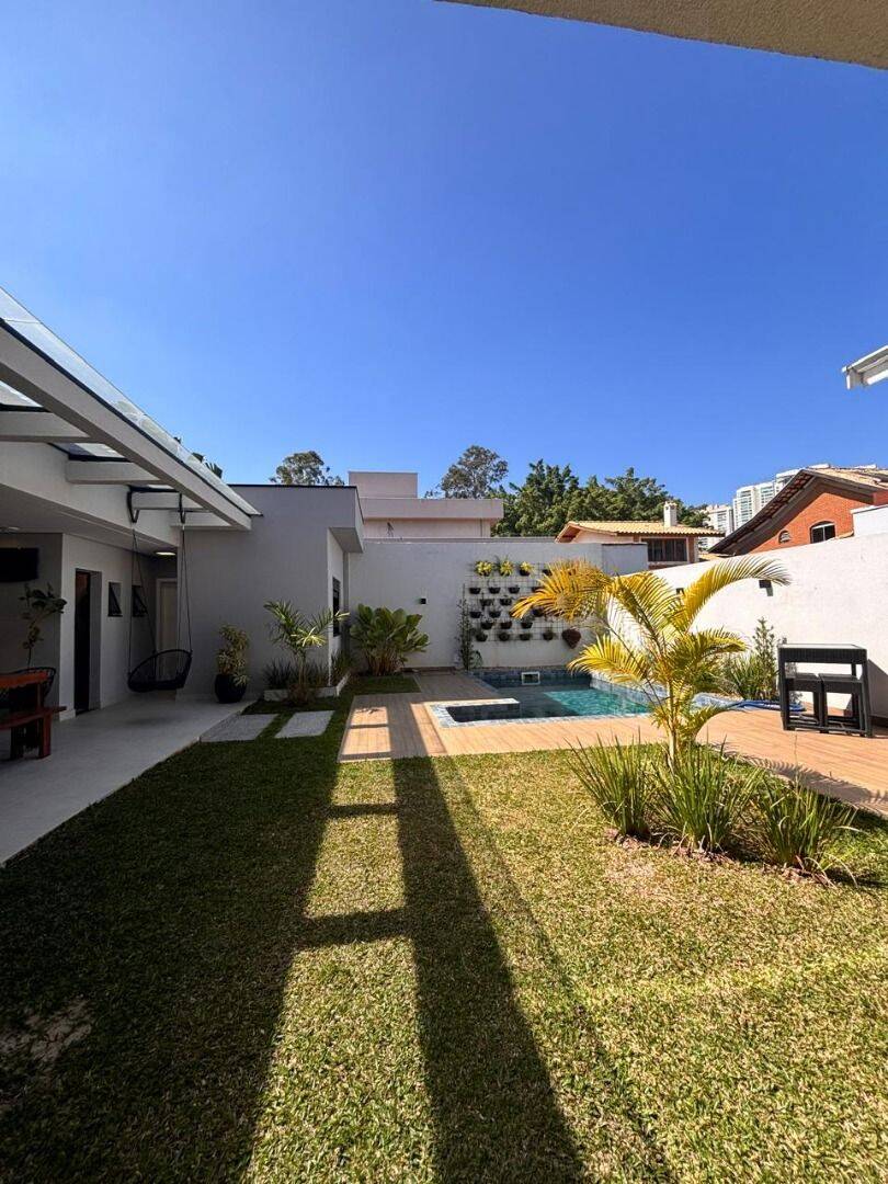 Sobrado com 4 suítes à venda- Jardim das Colinas - São José dos Campos/SP