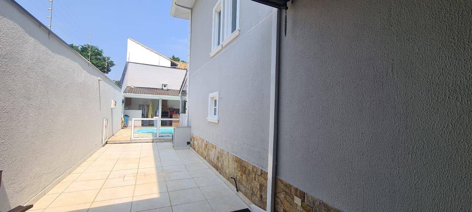 Sobrado com 3 dormitórios à venda, 242 m² - Villa Branca - Jacareí/SP