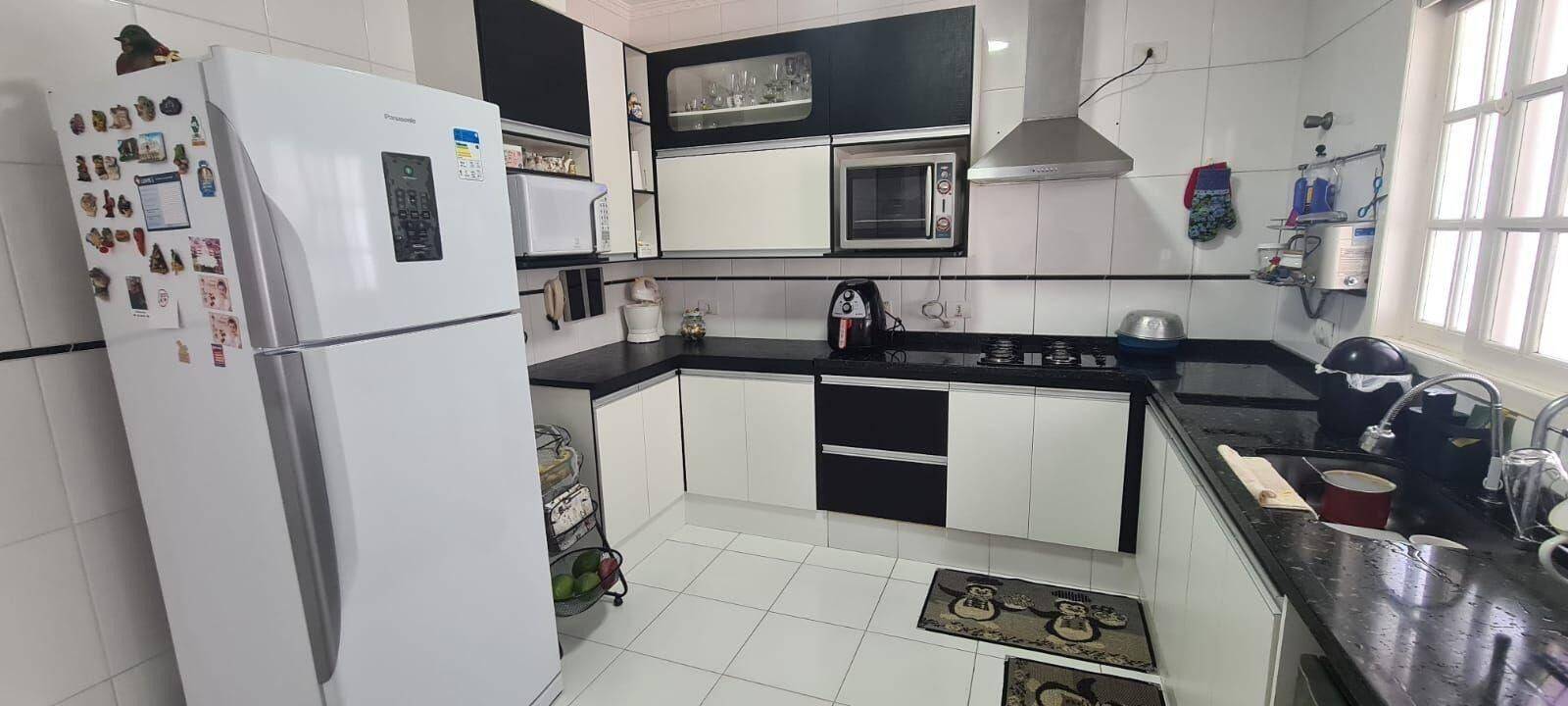 Sobrado com 3 dormitórios à venda, 242 m² - Villa Branca - Jacareí/SP