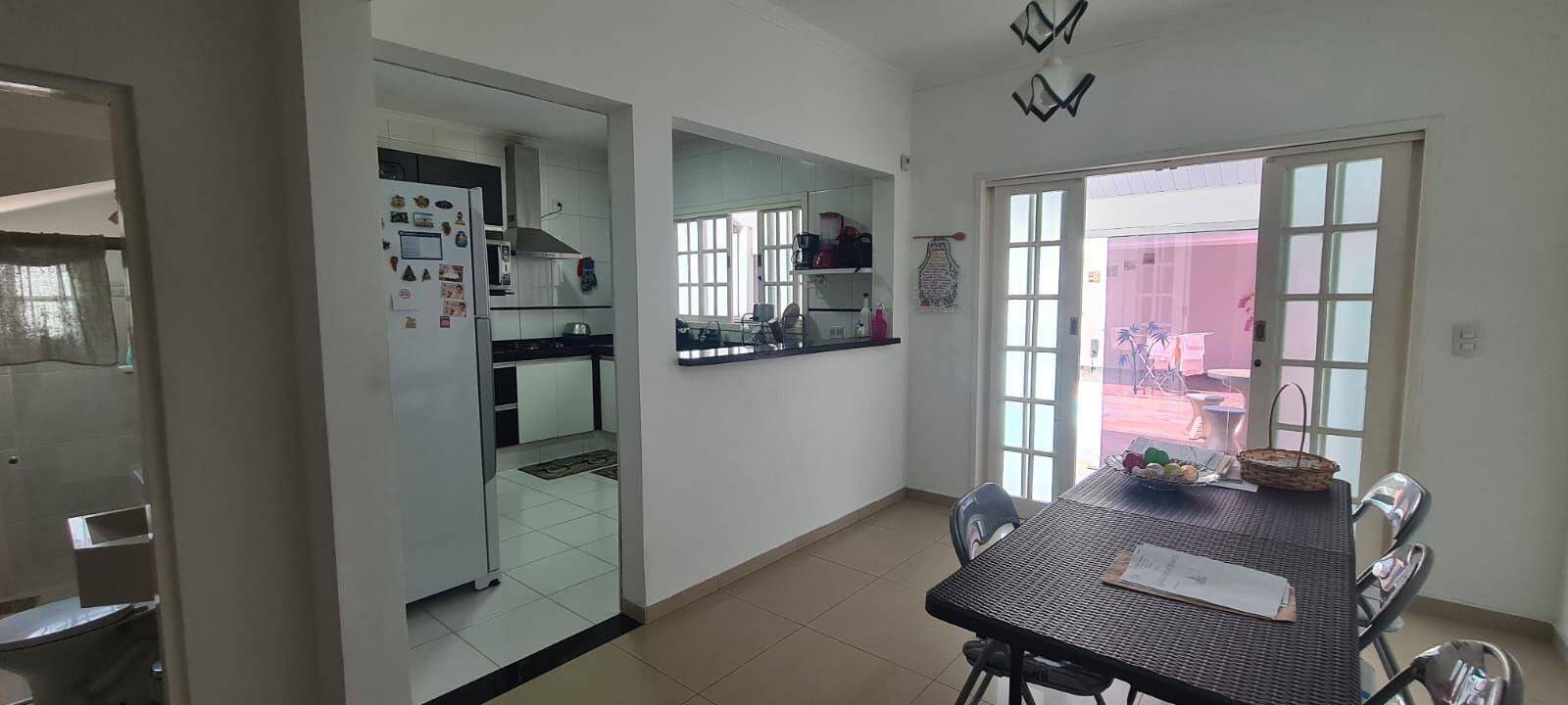 Sobrado com 3 dormitórios à venda, 242 m² - Villa Branca - Jacareí/SP