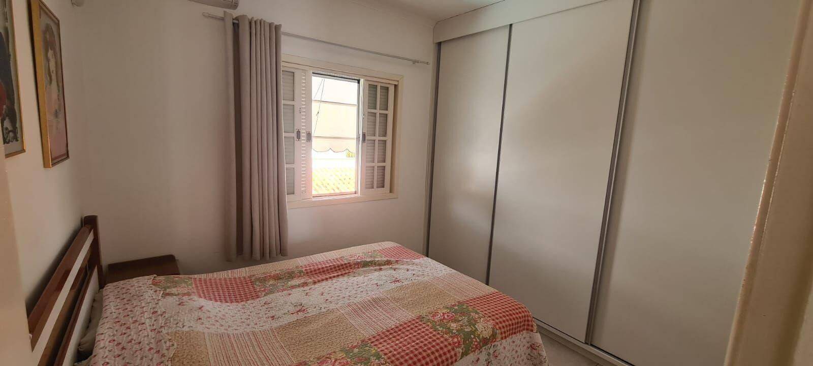 Sobrado com 3 dormitórios à venda, 242 m² - Villa Branca - Jacareí/SP