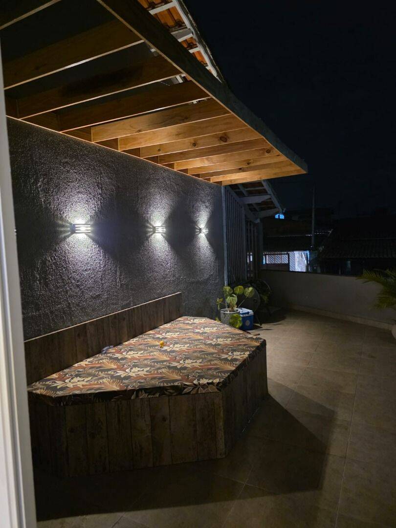 Casa com 3 dormitórios à venda, 260 m² por R$ 690.000 - Jardim Limoeiro - São José dos Campos/SP