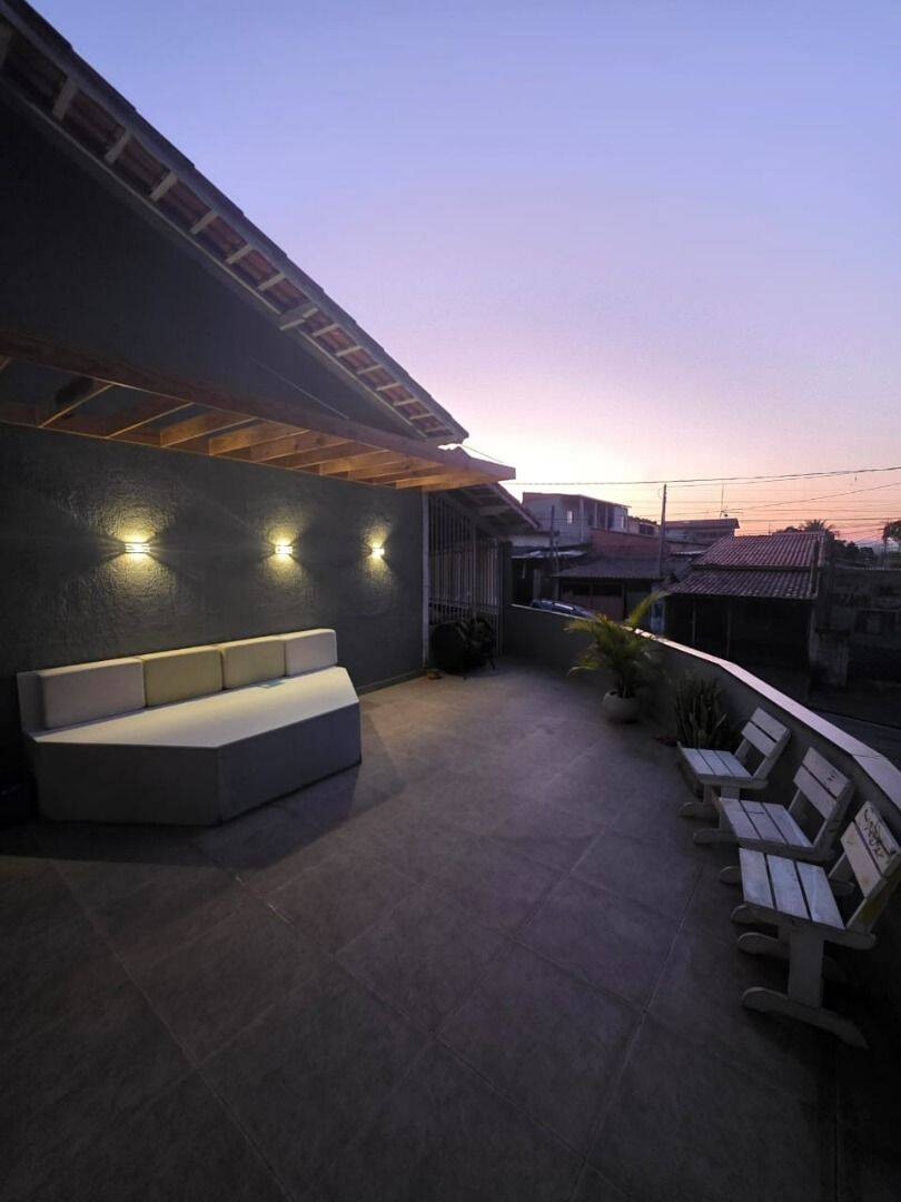 Casa com 3 dormitórios à venda, 260 m² por R$ 690.000 - Jardim Limoeiro - São José dos Campos/SP