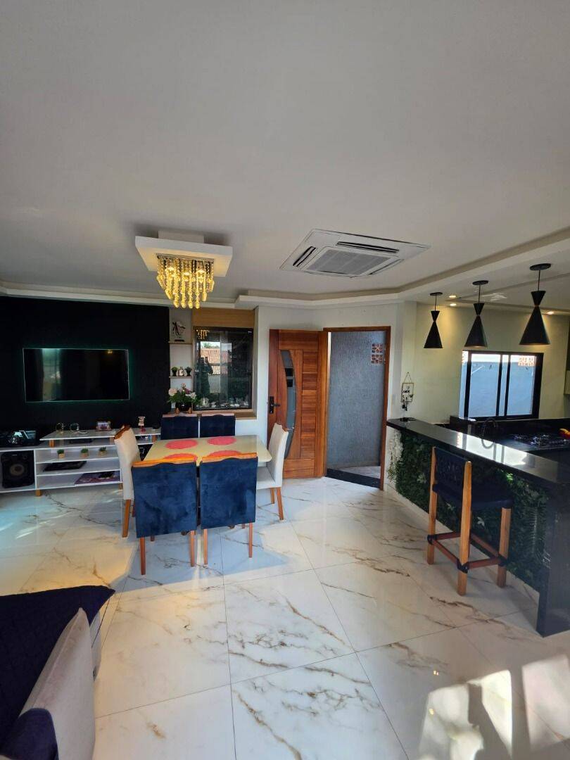 Casa com 3 dormitórios à venda, 260 m² por R$ 690.000 - Jardim Limoeiro - São José dos Campos/SP