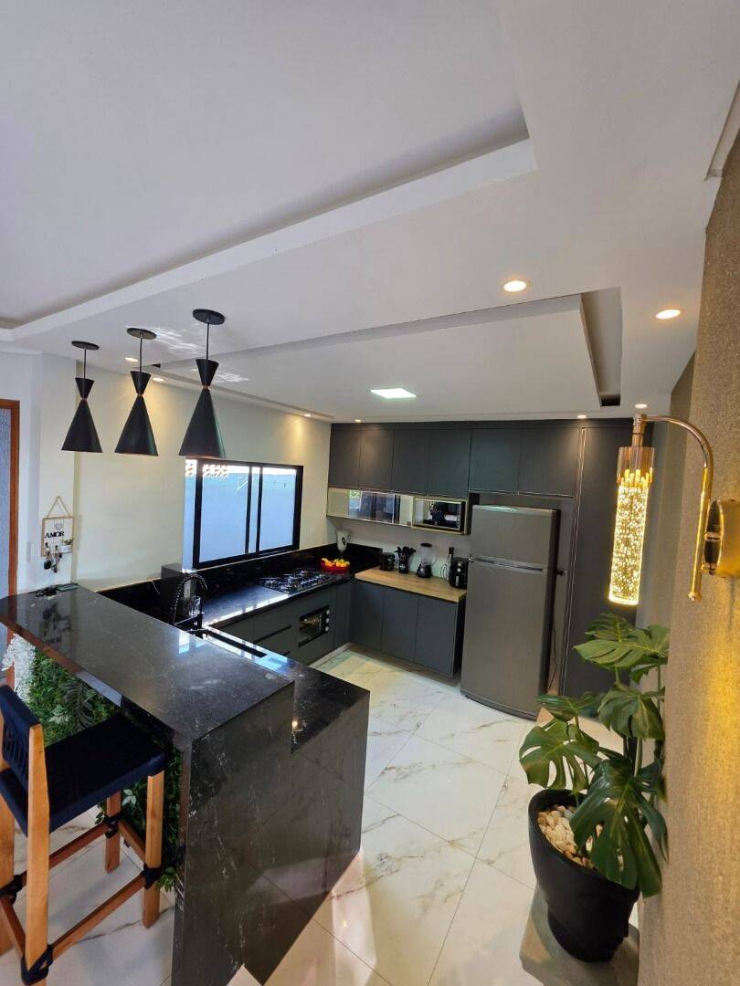 Casa com 3 dormitórios à venda, 260 m² por R$ 690.000 - Jardim Limoeiro - São José dos Campos/SP