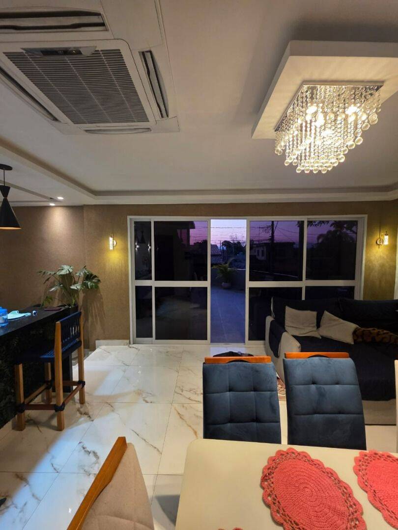 Casa com 3 dormitórios à venda, 260 m² por R$ 690.000 - Jardim Limoeiro - São José dos Campos/SP