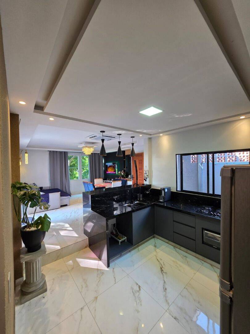 Casa com 3 dormitórios à venda, 260 m² por R$ 690.000 - Jardim Limoeiro - São José dos Campos/SP