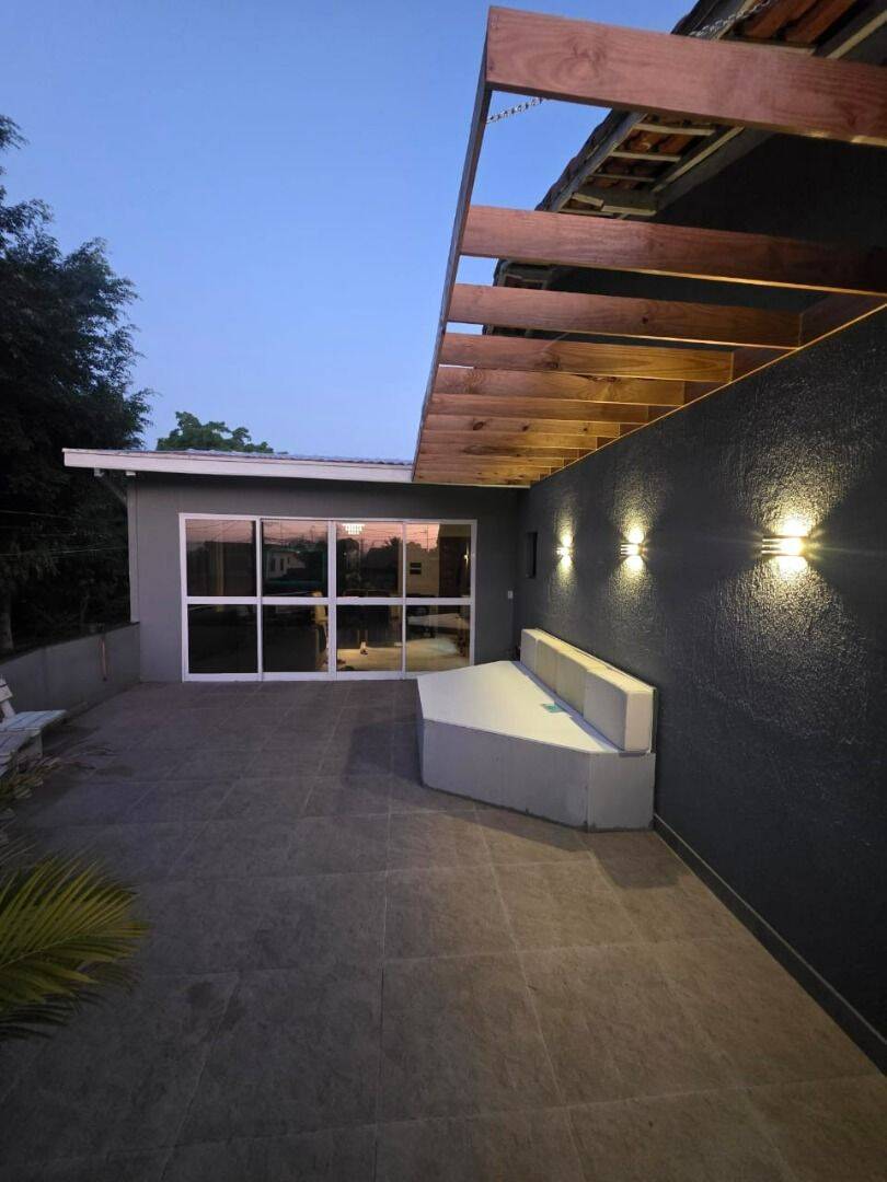 Casa com 3 dormitórios à venda, 260 m² por R$ 690.000 - Jardim Limoeiro - São José dos Campos/SP