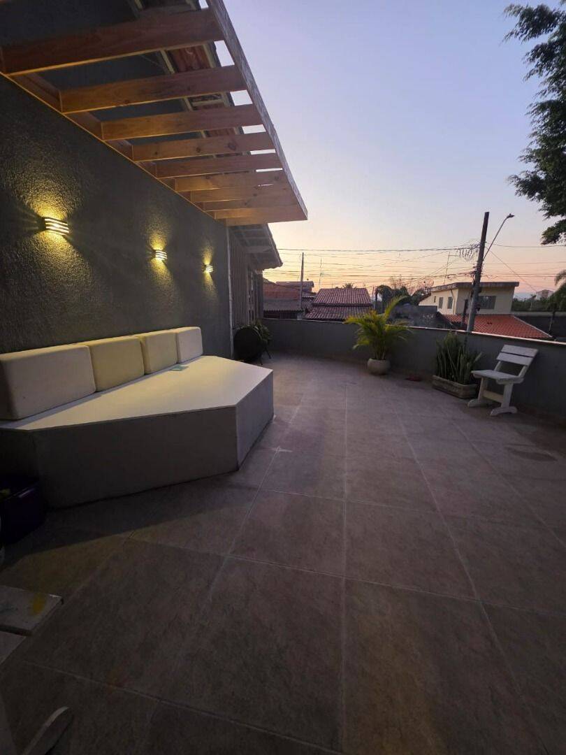 Casa com 3 dormitórios à venda, 260 m² por R$ 690.000 - Jardim Limoeiro - São José dos Campos/SP