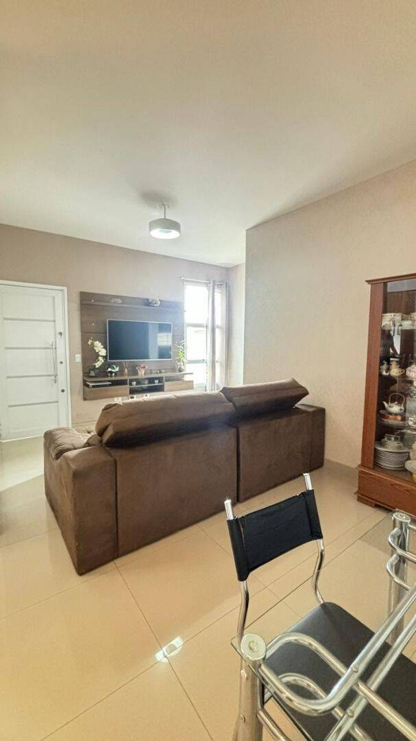 Casa com 4 dormitórios à venda, 170 m² por R$ 645.000 - Villa Branca - Jacareí/SP