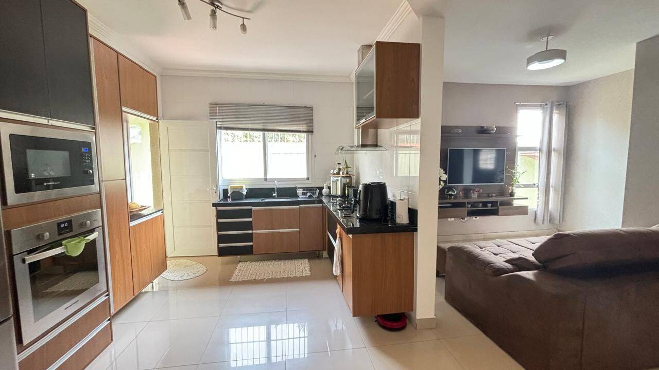Casa com 4 dormitórios à venda, 170 m² por R$ 645.000 - Villa Branca - Jacareí/SP