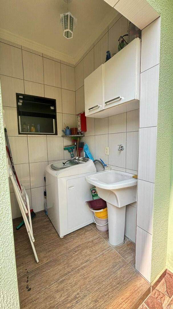 Casa com 4 dormitórios à venda, 170 m² por R$ 645.000 - Villa Branca - Jacareí/SP