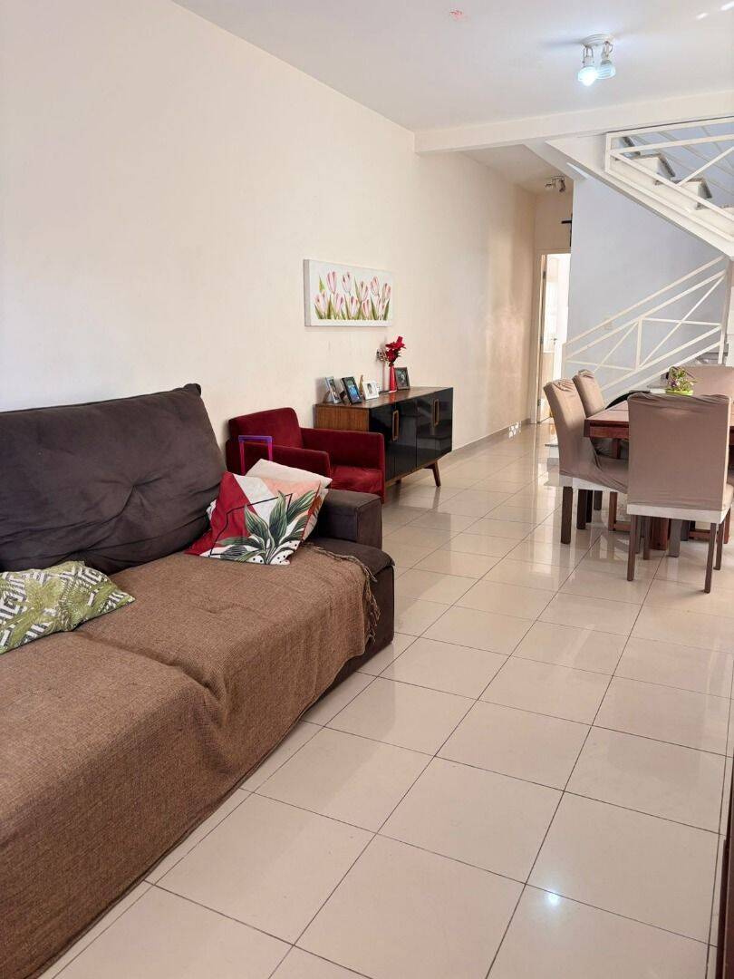Sobrado com 3 dormitórios à venda, 130 m² por R$ 690.000 - Jardim das Indústrias - São José dos Campos/SP