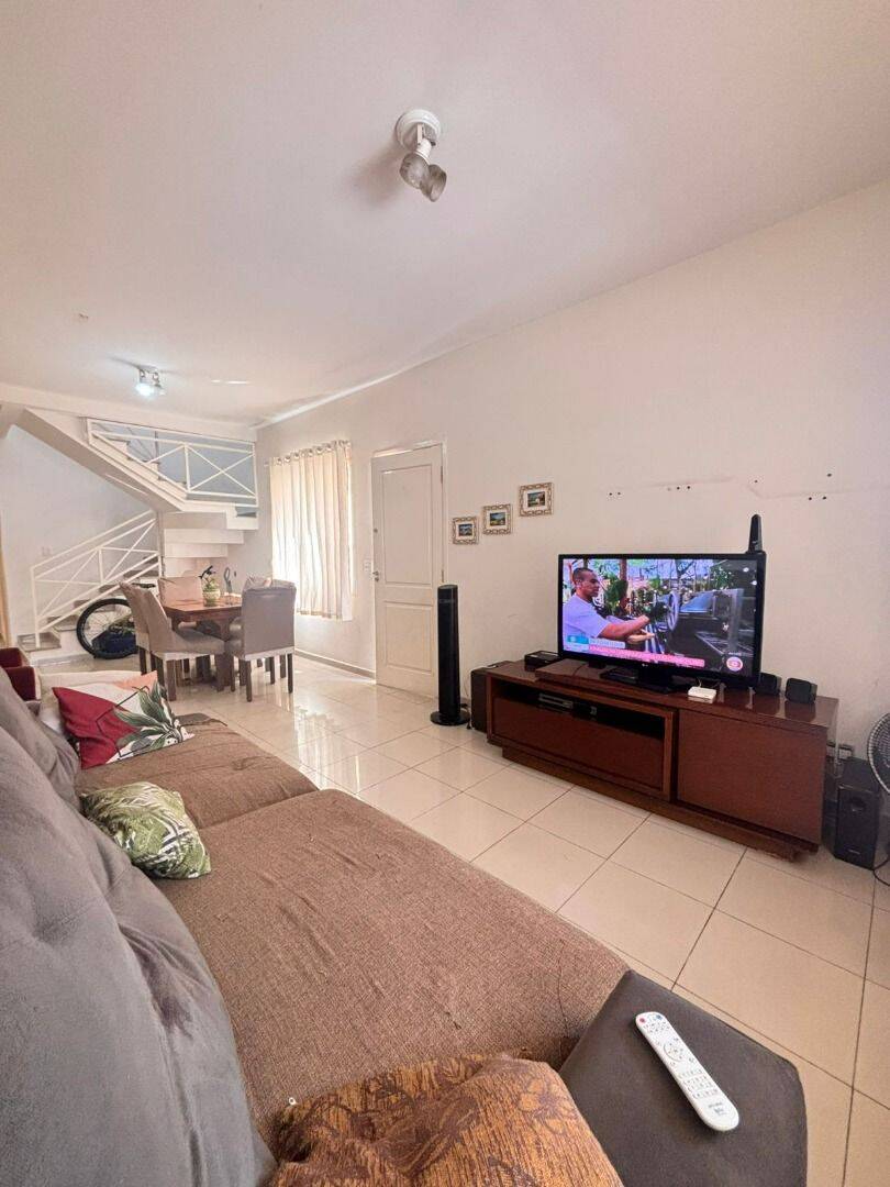 Sobrado com 3 dormitórios à venda, 130 m² por R$ 690.000 - Jardim das Indústrias - São José dos Campos/SP