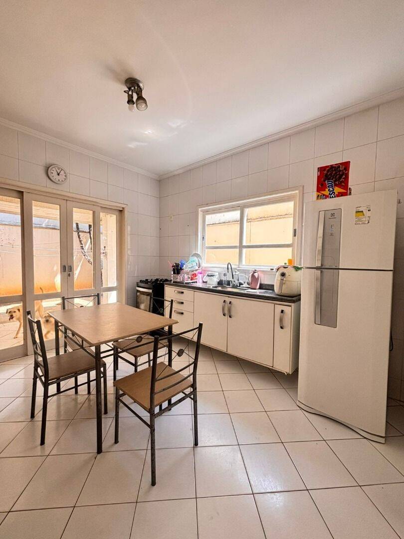 Sobrado com 3 dormitórios à venda, 130 m² por R$ 690.000 - Jardim das Indústrias - São José dos Campos/SP