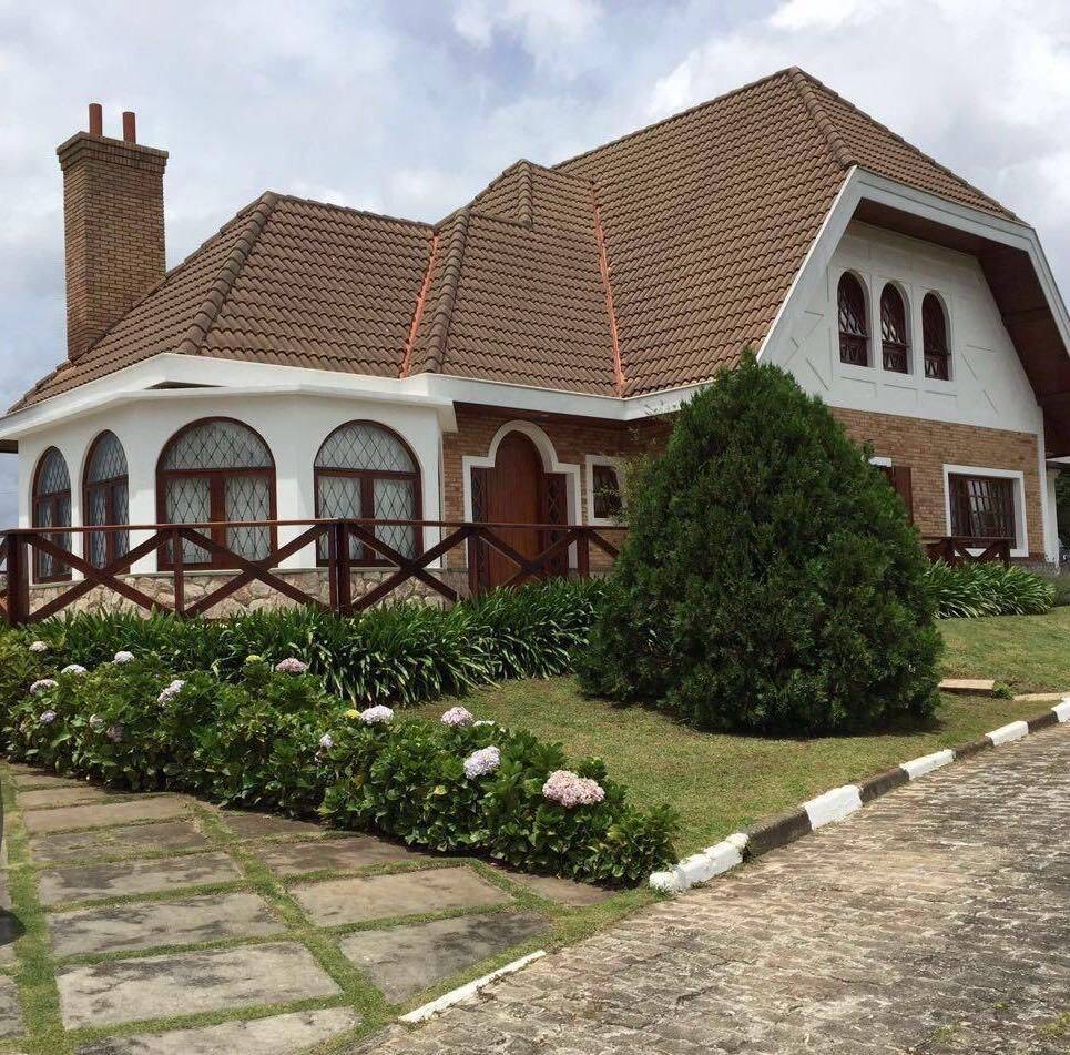 Sobrado com 5 dormitórios à venda, 297 m² por R$ 2.200.000,00 - Atalaia - Campos do Jordão/SP