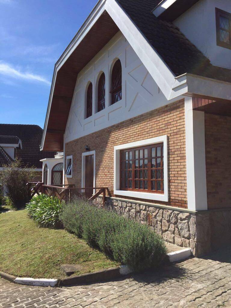 Sobrado com 5 dormitórios à venda, 297 m² por R$ 2.200.000,00 - Atalaia - Campos do Jordão/SP