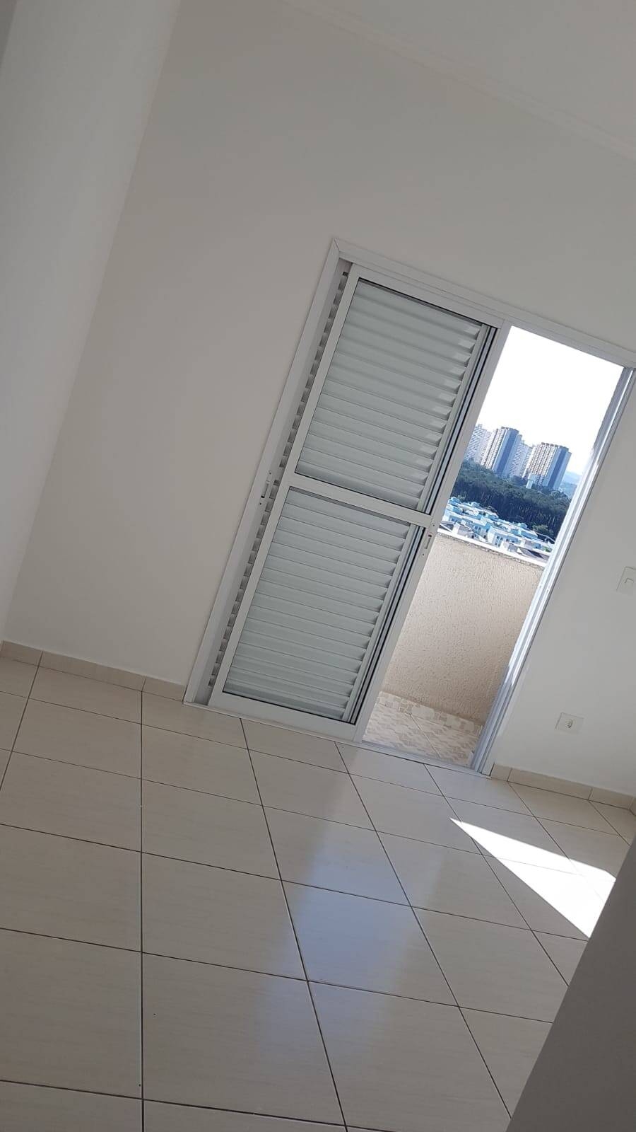Vende Apartamento Vista Livre 2 Dormitórios com Suíte – Parque Industrial