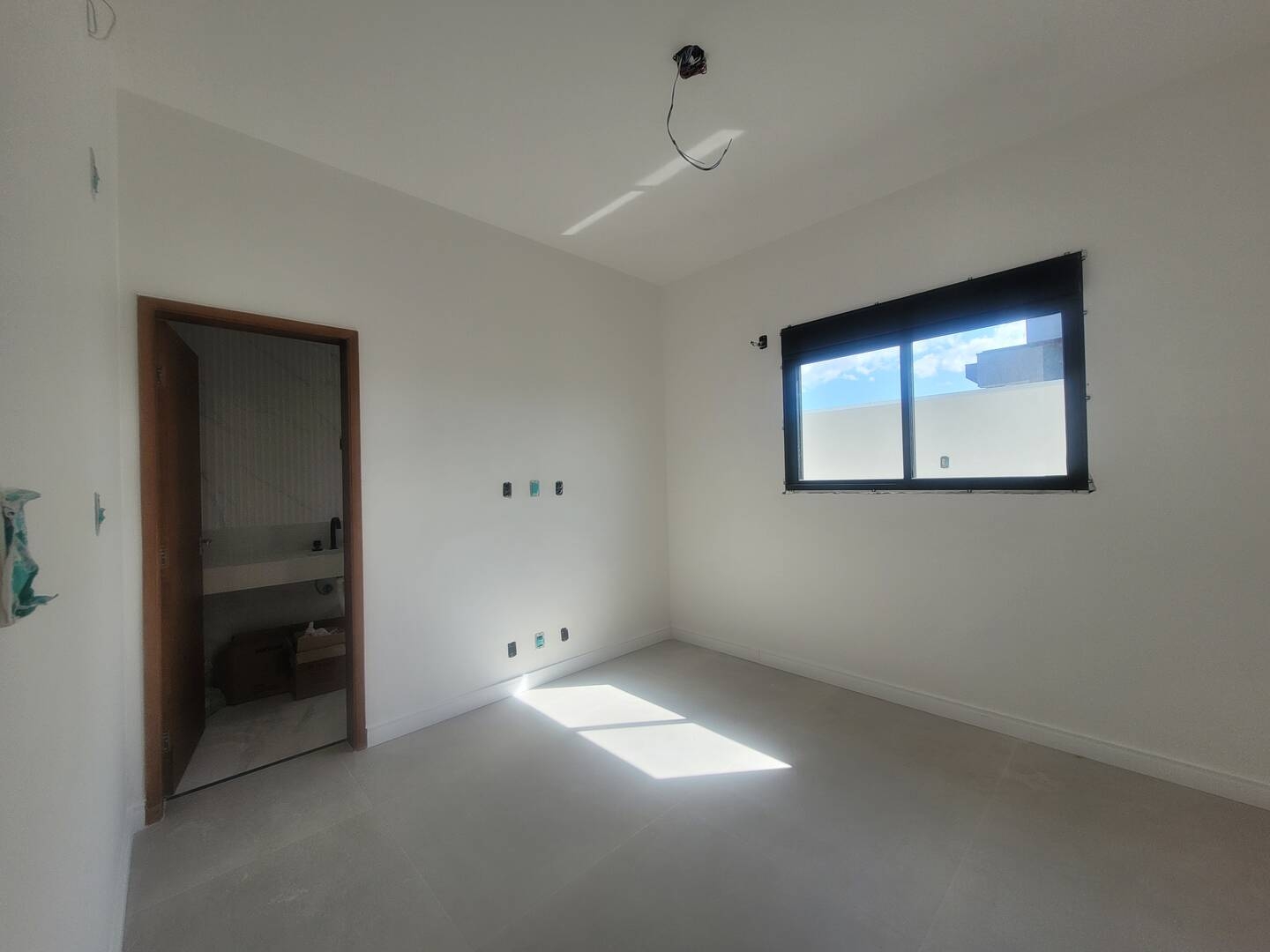 Casa Nova à Venda no Condomínio Reserva Aruãna, São José dos Campos