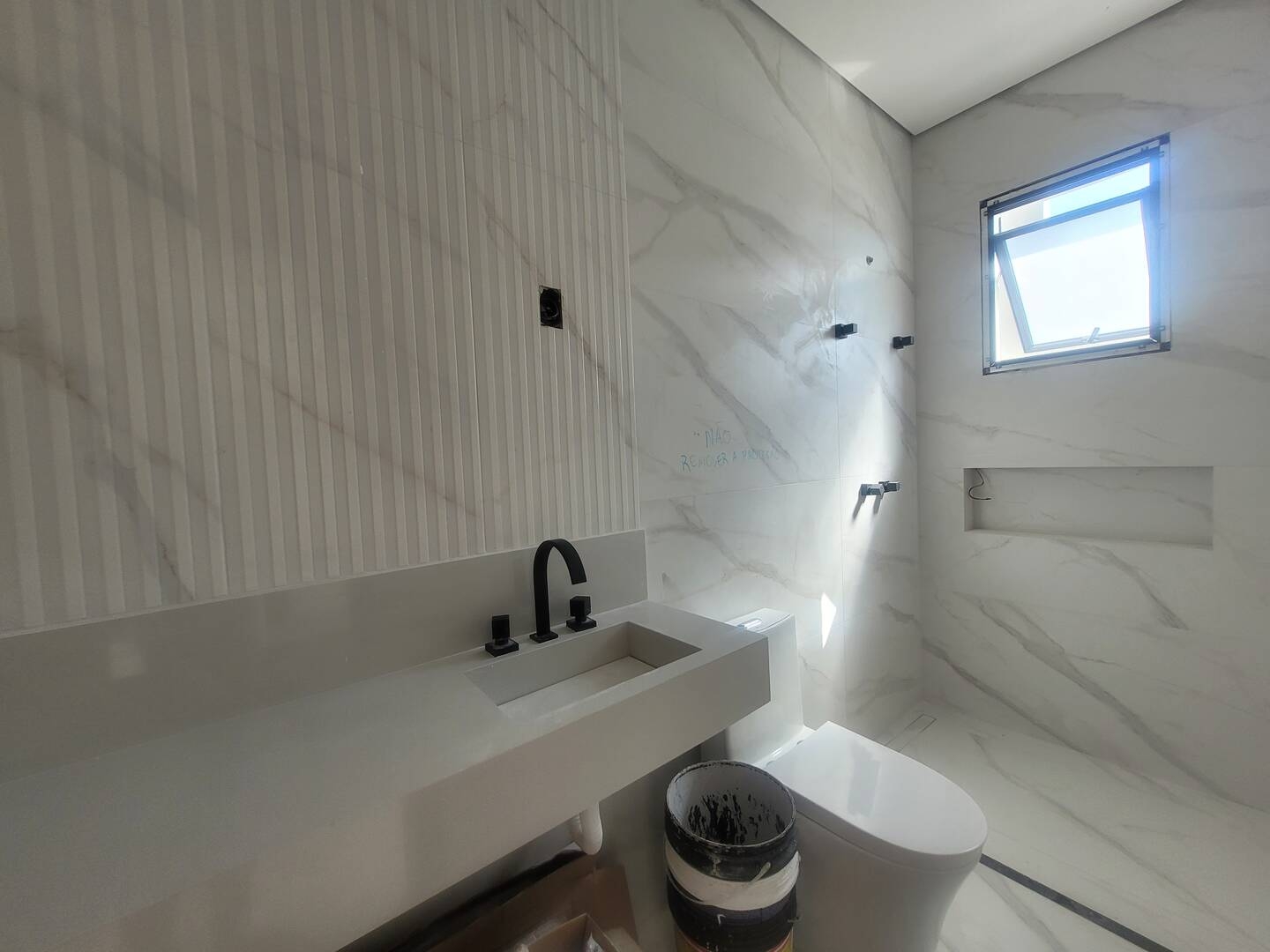 Casa Nova à Venda no Condomínio Reserva Aruãna, São José dos Campos