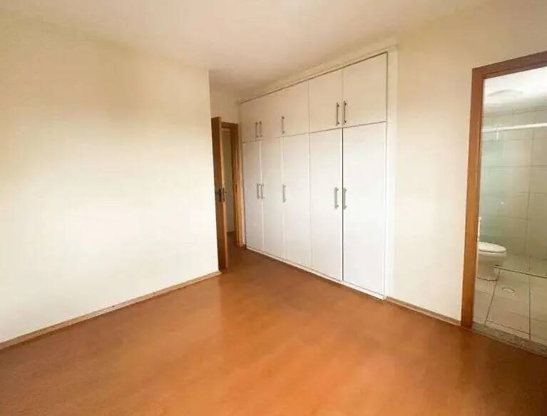 Apartamento de 3 Dormitórios à Venda no Bairro Vila Adyana