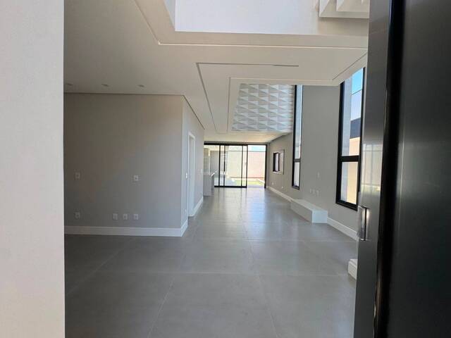 Sobrado para Venda em São José dos Campos - 3