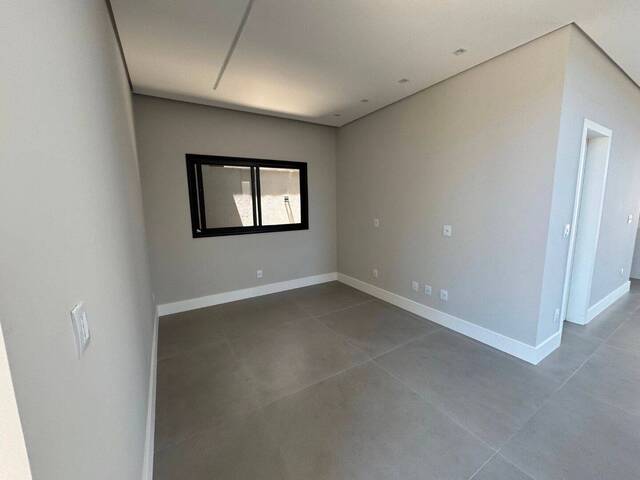 Sobrado para Venda em São José dos Campos - 4