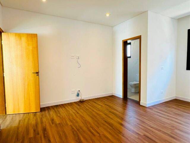 Sobrado para Venda em São José dos Campos - 5