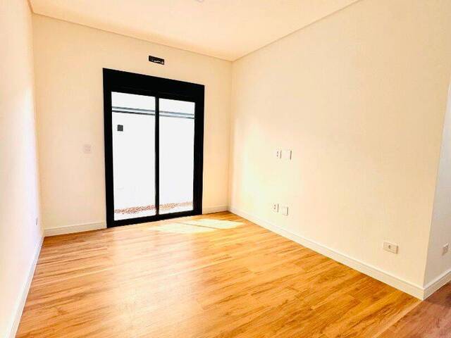 Casa para Venda em São José dos Campos - 4