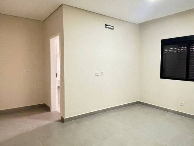 Casa para Venda em São José dos Campos - 3