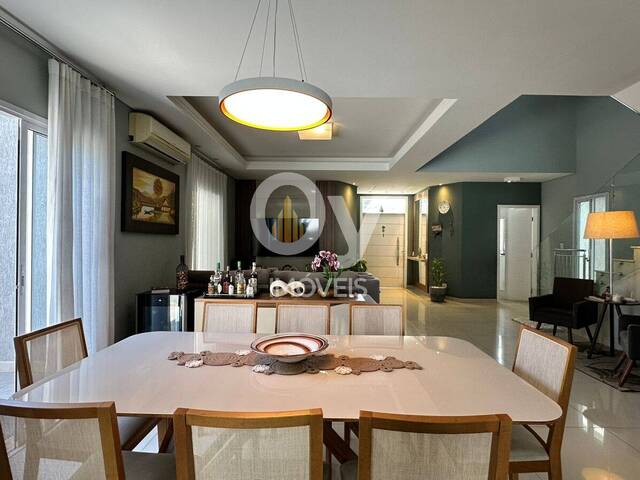 Sobrado para Venda em Jacareí - 4